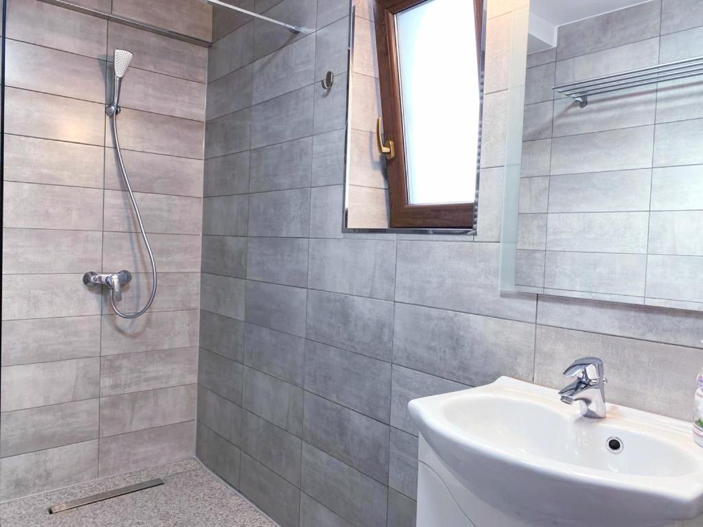 Casa Topazz Târgu Jiu Екстериор снимка