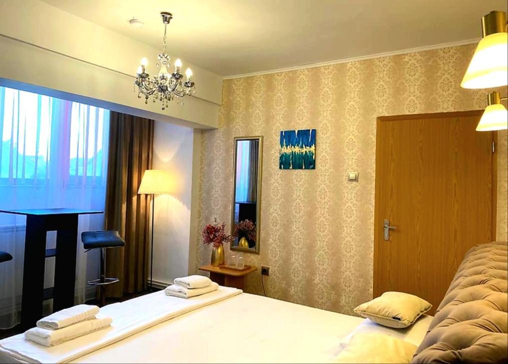 Casa Topazz Târgu Jiu Екстериор снимка